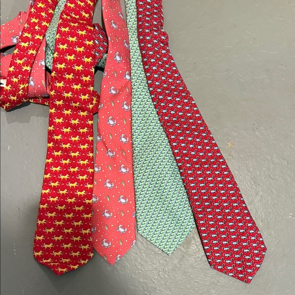 Vineyard Vines Other - Vineyard vines Stylish Red and Green Men's Ties